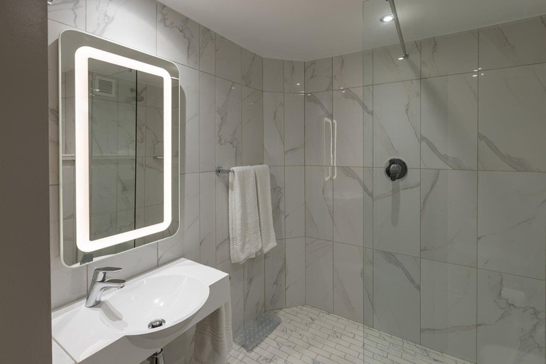 Bathroom 5, StayEasy Mbombela, Ehlanzeni