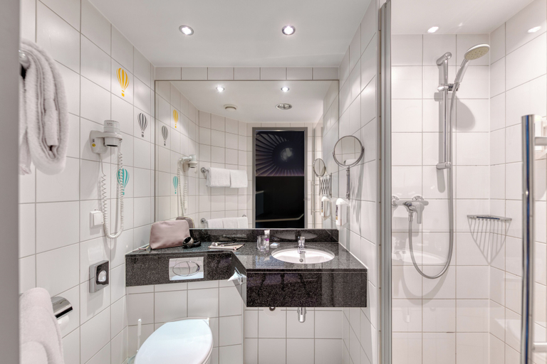 Bathroom 3, Mercure Neu-Isenburg, Offenbach