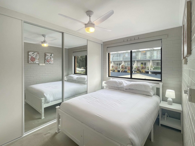 Room 2, Serene Coastal Retreat With Carport, Eurobodalla