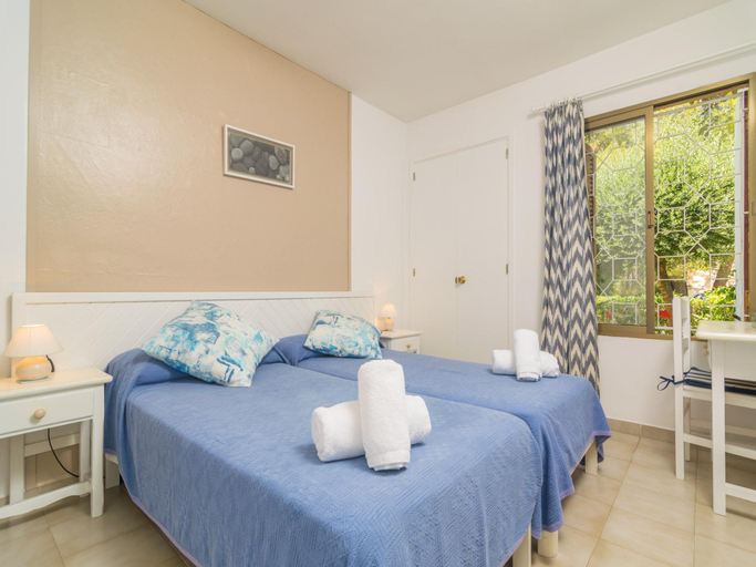 Bedroom 2, Encinas 1 - Apartment In Port De Pollenca, Baleares