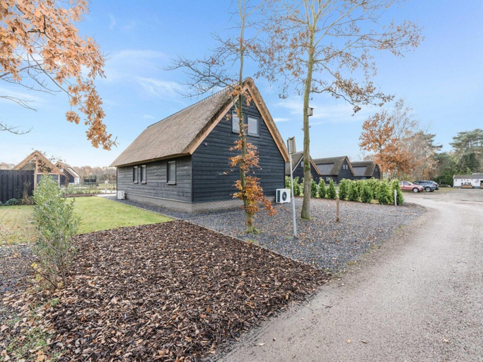 Exterior 4, Modern Bungalow in Baarle-nassau With Pond View, Baarle-Nassau