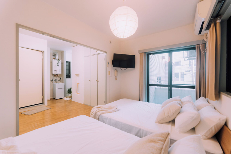Interior, Showa Bloom · Stay Near Shinjuku & Yoyogi, Shibuya