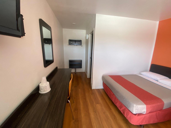 Bedroom 5, Motel6 Goodland, KS, Sherman
