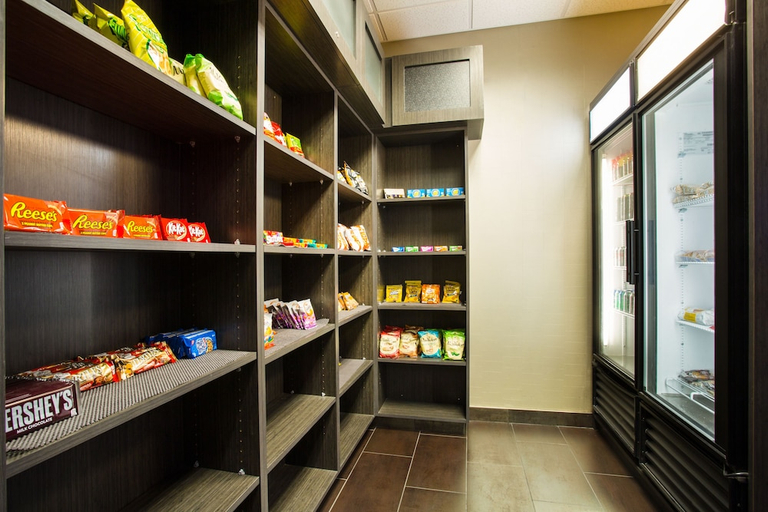 Food & Drinks 5, Holiday Inn Express & Suites Amarillo West by IHG, Potter
