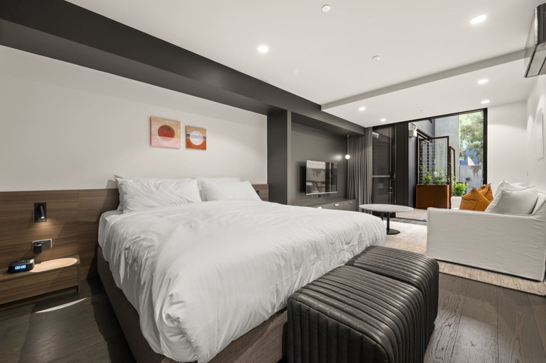 Room 5, Modern Studio With BBQ Area, Canberra