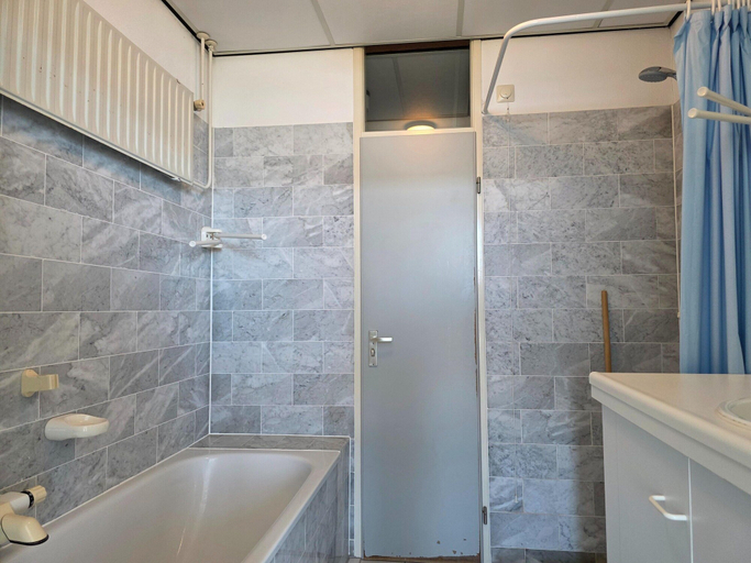 Bathroom 3, 2 person apartment with sea view, Texel