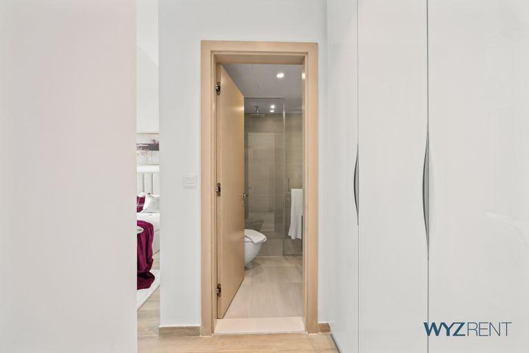 Room 3, Blossoming 1BR Walk to Dubai Mall & Pool, Dubai