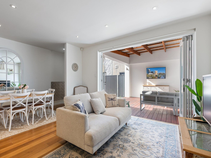 3, Bluestone Symmetrical Cottage with Outdoor Area, Adelaide