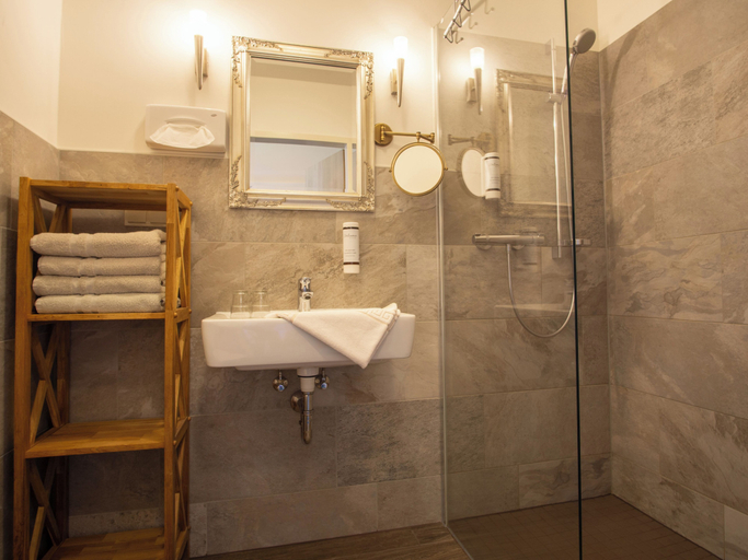 Bathroom 5, Hasseröder Burghotel, Harz