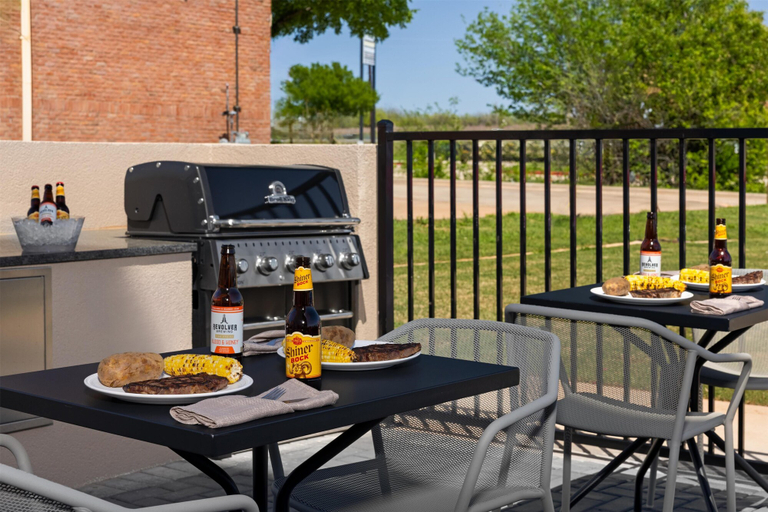 Food & Drinks 5, Hampton Inn By Hilton Wichita Falls North, Wichita