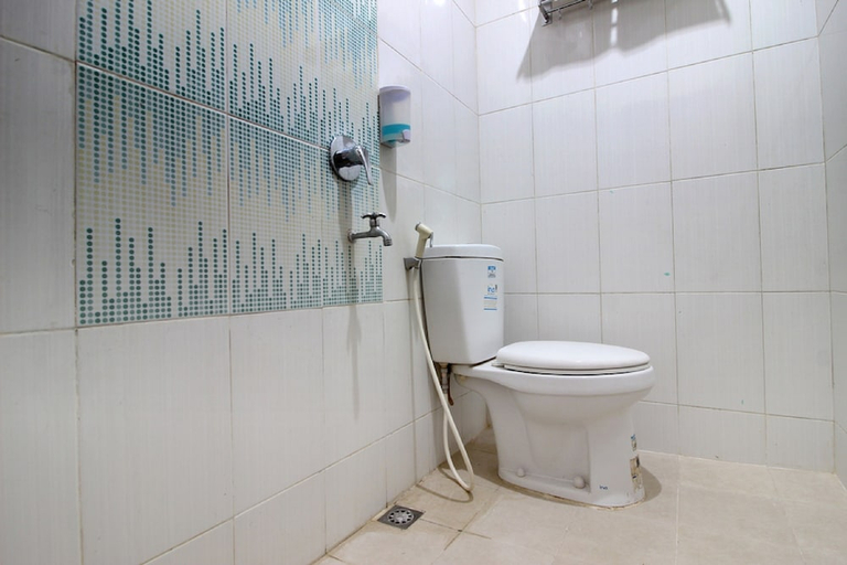 Bathroom, RedDoorz Plus Syariah near Lempuyangan Station 3, Yogyakarta
