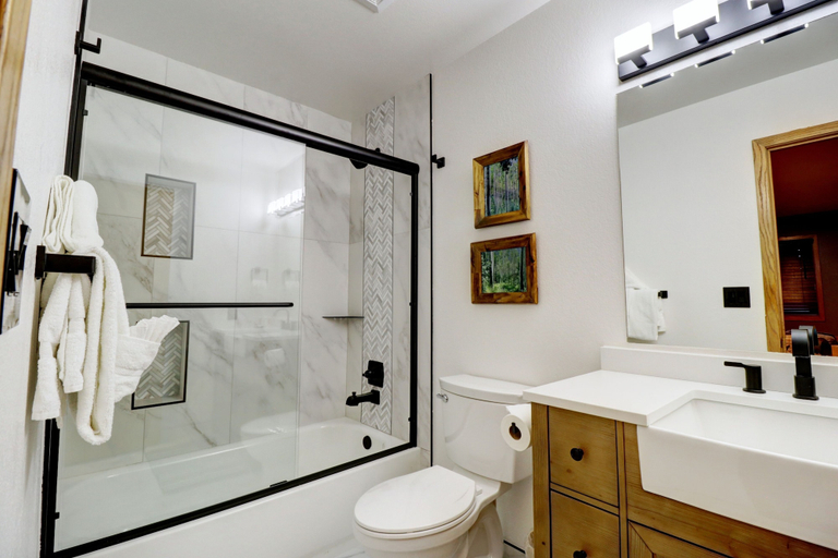 Bathroom 4, 315 Woodbridge 2 Bedroom Condo by RedAwning, Summit