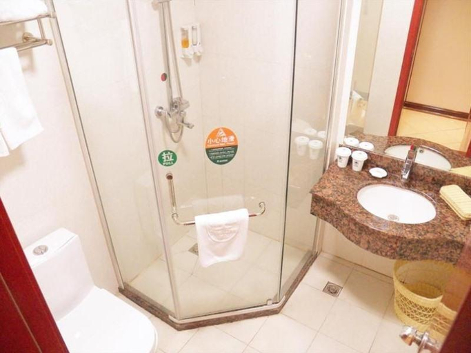 Bathroom, GreenTree Inn Yangzhou Jiangdu Development Zone Daqiao Town Express Hotel, Yangzhou