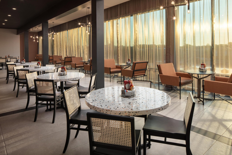 Food & Drinks 5, Embassy Suites By Hilton Chattanooga Downtown, Hamilton