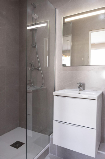 Bathroom 3, Appartements rue Simonnot, Seine-Saint-Denis