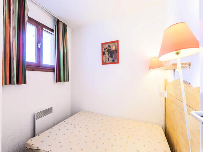 Bedroom, Apartment in Alpe dHuez near Ski Domain, Isère