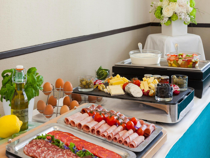 Breakfast meal, Junior Suite in Cannes for 4 Guests, Alpes-Maritimes