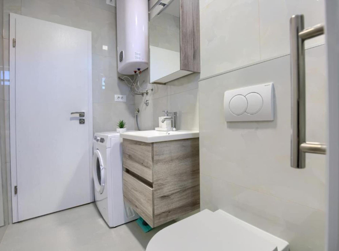 Bathroom 5, Apartments Mons, Pula