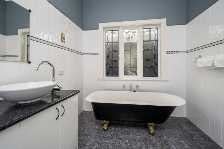 Bathroom 3, Incredible 3-bed Renovated Home With Huge Garden, Perth