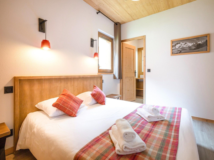 Room 3, Apartment in Beaufort With Spa & Heated Pool, Savoie