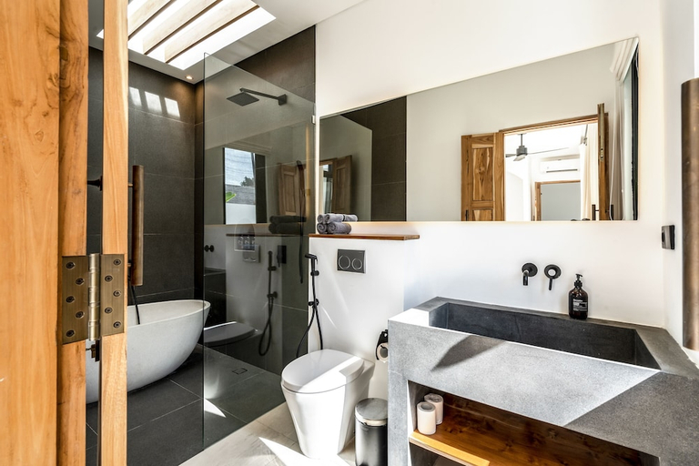 Bathroom 3, Palm Residence Lot 22 Villa Uluwatu - Tranquil Stay with Modern Comfort, Badung