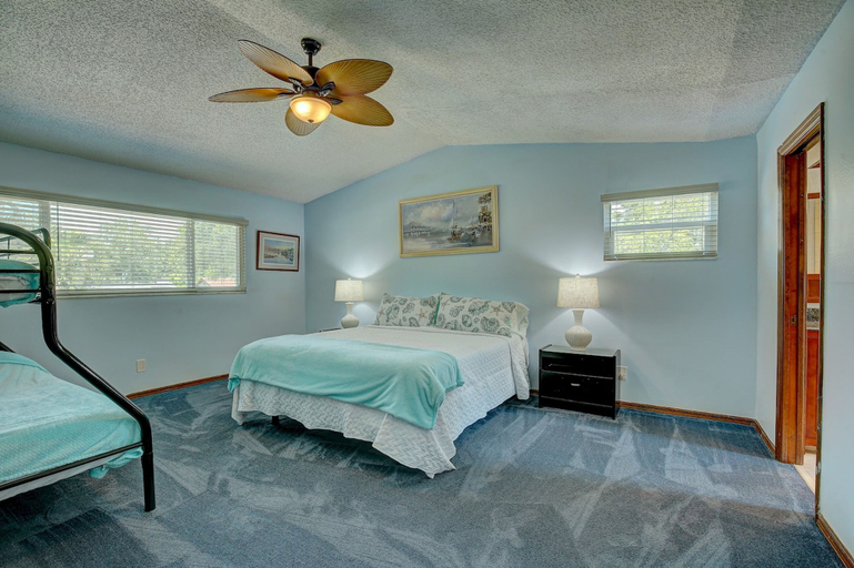 Room 2, Spacious 4 3 Retreat- Heated Pool-playroom, Pinellas