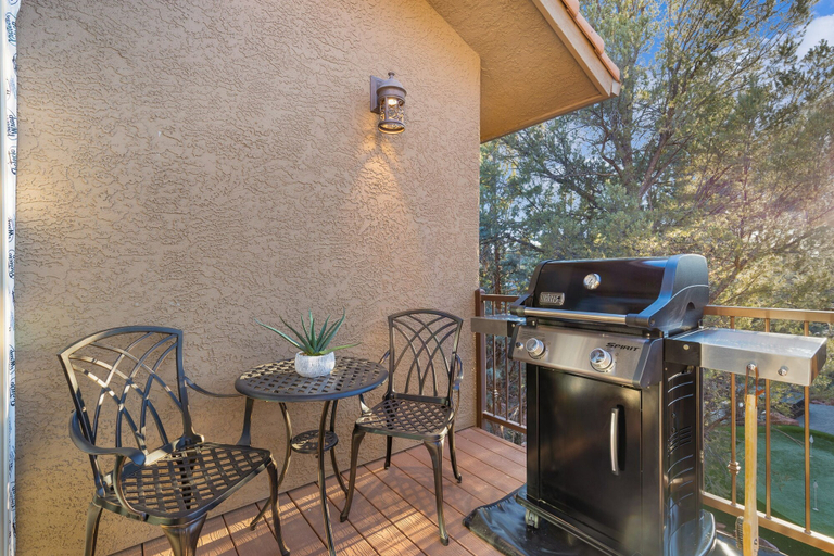 BBQ/picnic area 2, Mammoth Rock Lodge-new Remodel 2 Hot Tubs Game Rm, Coconino