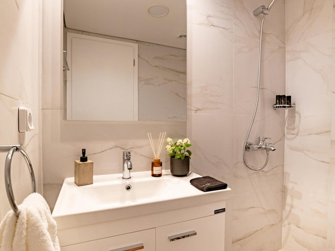 Bathroom, Sanders Paros Gardens - Smart 1-Bdr Apt w Patio, South Aegean