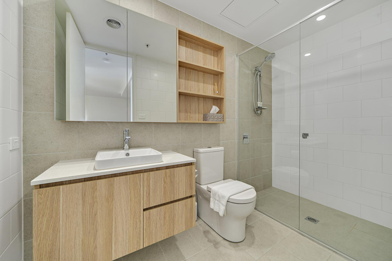 Bathroom 4, Modern 1-Bed Apartment With Parking, Pool and Gym, Canberra