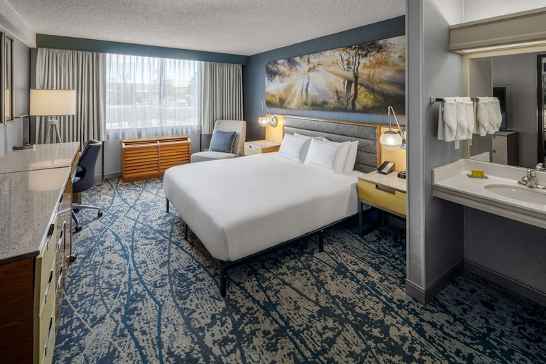 Bedroom 3, DoubleTree by Hilton Denver, Denver