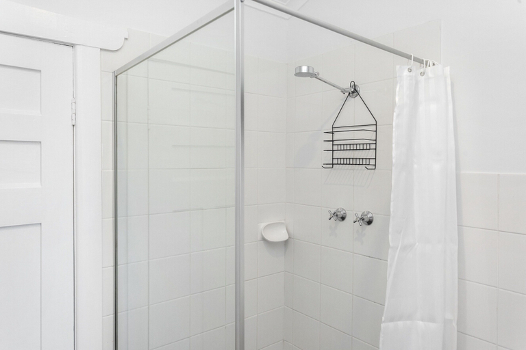 Bathroom 4, Chic Semi-detached 2-bed Home With Outdoor Dining, Perth