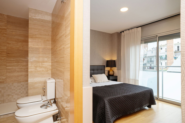 Room 4, Modern Apartment Near Pl Espa a, Barcelona