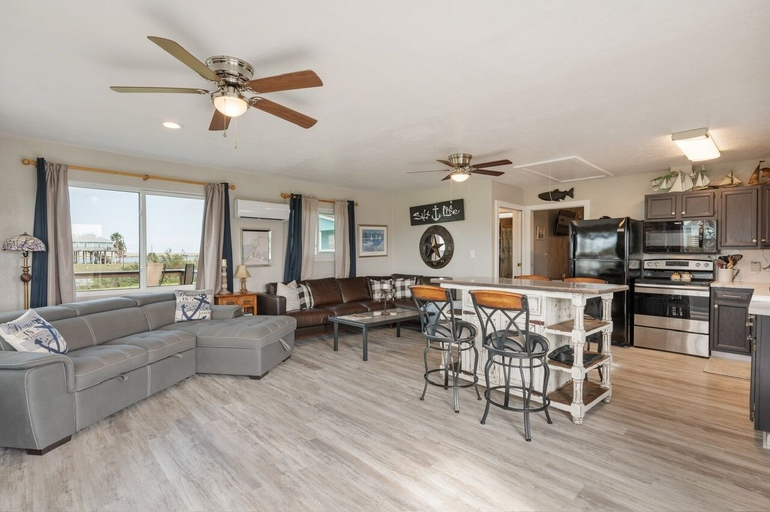 Living area 4, Lazy Lagoon 1 Bedroom Home, Galveston