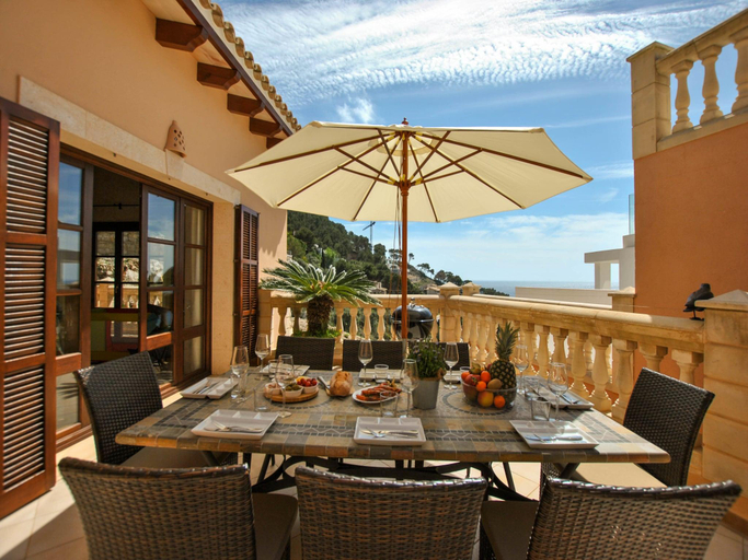 3, Villa in Canyamel with Bay Views and Pool, Baleares