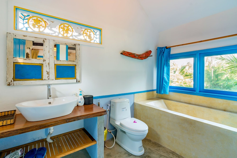 Bathroom 3, Ocean House, Da Nang