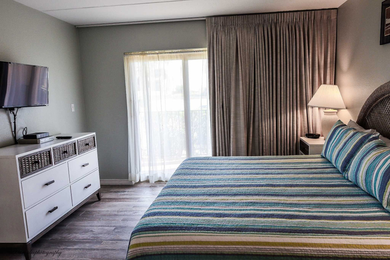 Room 2, Beachview 105 Minium 2 Bedroom Condo by RedAwning, Cameron