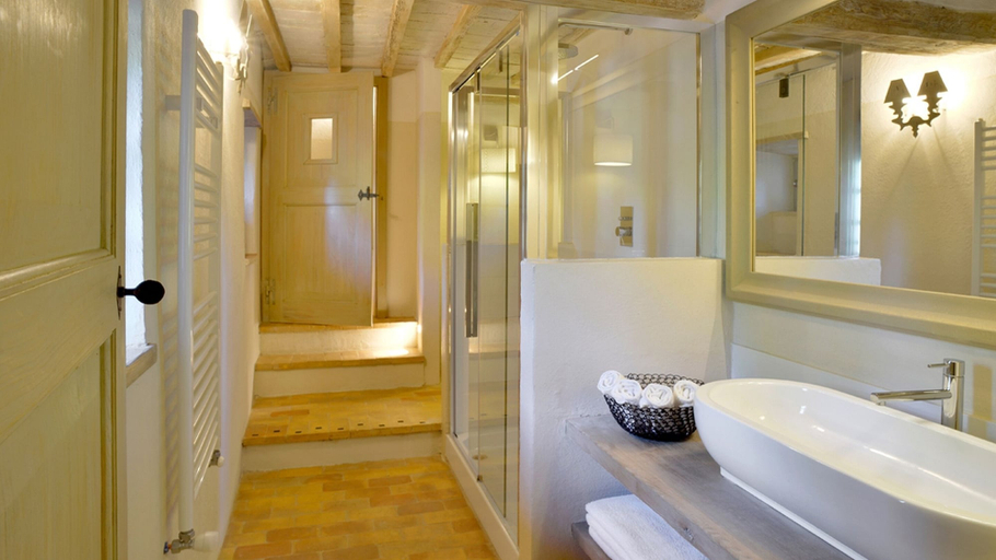 Bathroom 4, Casa di Giulio, Siena