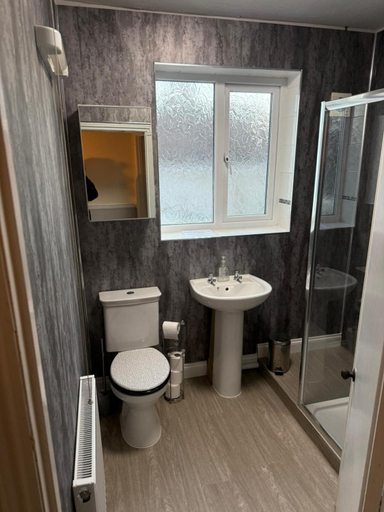 Bathroom, Five bed terrace family home Bristol w parking, Bristol