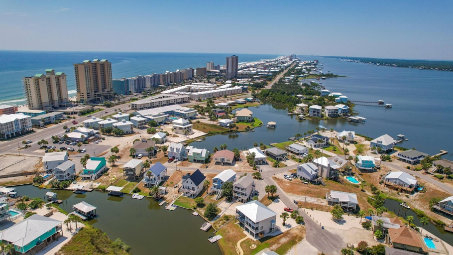 Aerial view 3, 214 Shoreland, Baldwin