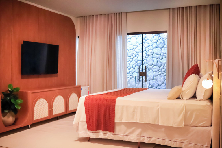Room 5, Farms Hotel, Coribe