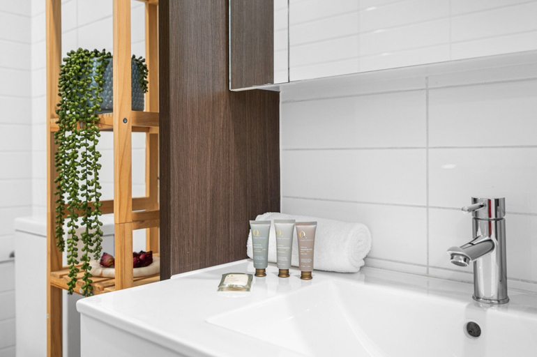 Bathroom 4, Modern 2-bedroom Retreat Minutes From St Kilda, Melbourne