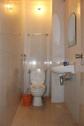 Bathroom 4, Lucky 2 Guesthouse, Phnom Penh