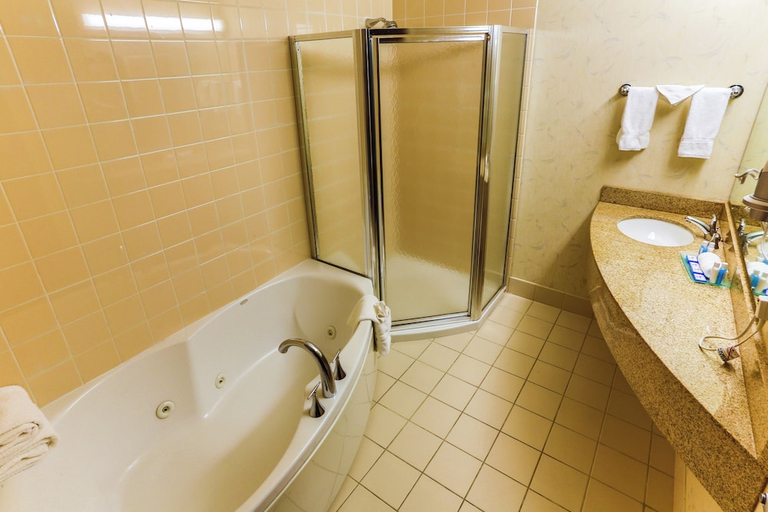 Bathroom, Grand Harbor Resort, Dubuque