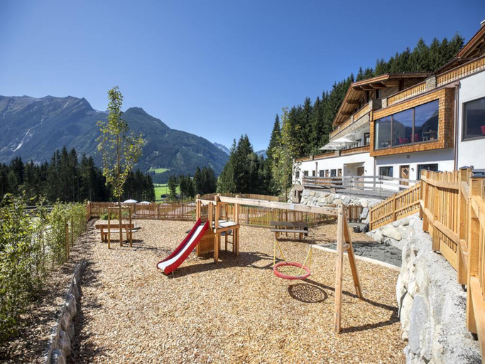 4, Chalet with shared swimming pool, Zell am See