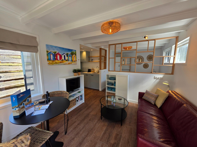 Living room 4, Charming and Cozy Furnished 2-person Studio Apartment, Texel