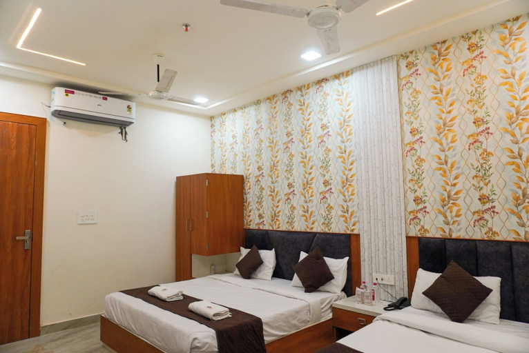 Room 2, Goyal Hoteliers - Hotel Vasudha, Mathura
