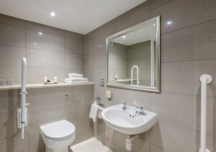 Bathroom 3, The Hog's Back Hotel & Spa Farnham, Surrey