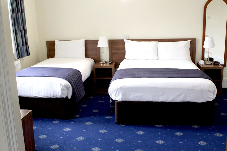 Bedroom 2, Discovery Inn Hotel, Leeds