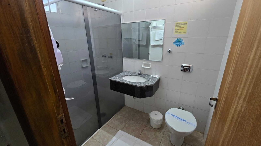 Bathroom 5, Hotel Tenda, Marília
