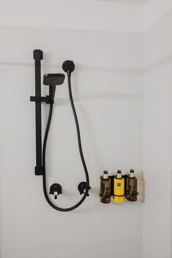 Bathroom 4, The Heritage Darwin, Darwin